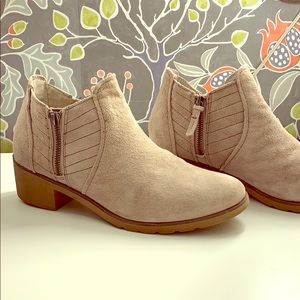 Reef suede boots
